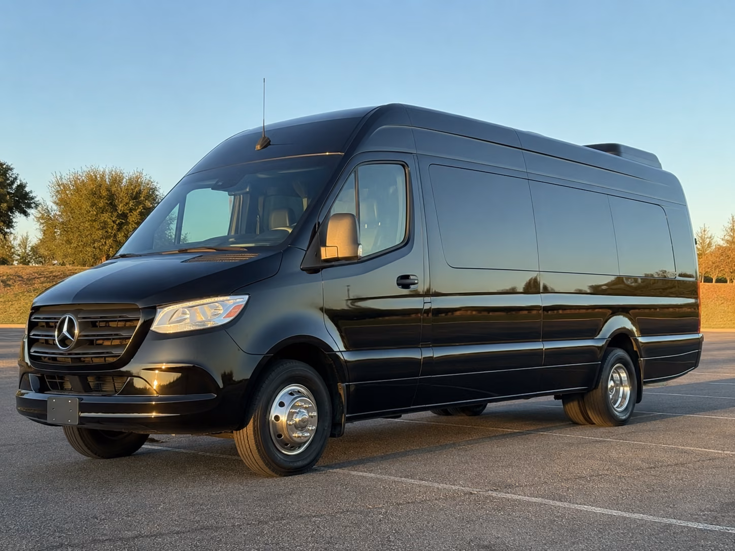 employee shuttle buses for daly city commuters and peninsula campuses